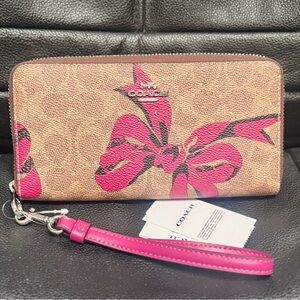 🩷Coach Long Zip Around Wallet CZ326 in Signature Canvas With Pink Bow Print NWT